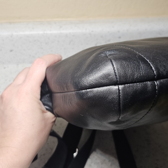 Nice COACH  F23948 Shoulder Or Crossbody Shiny Leather Bag with large hang tag. - Picture 6 of 16